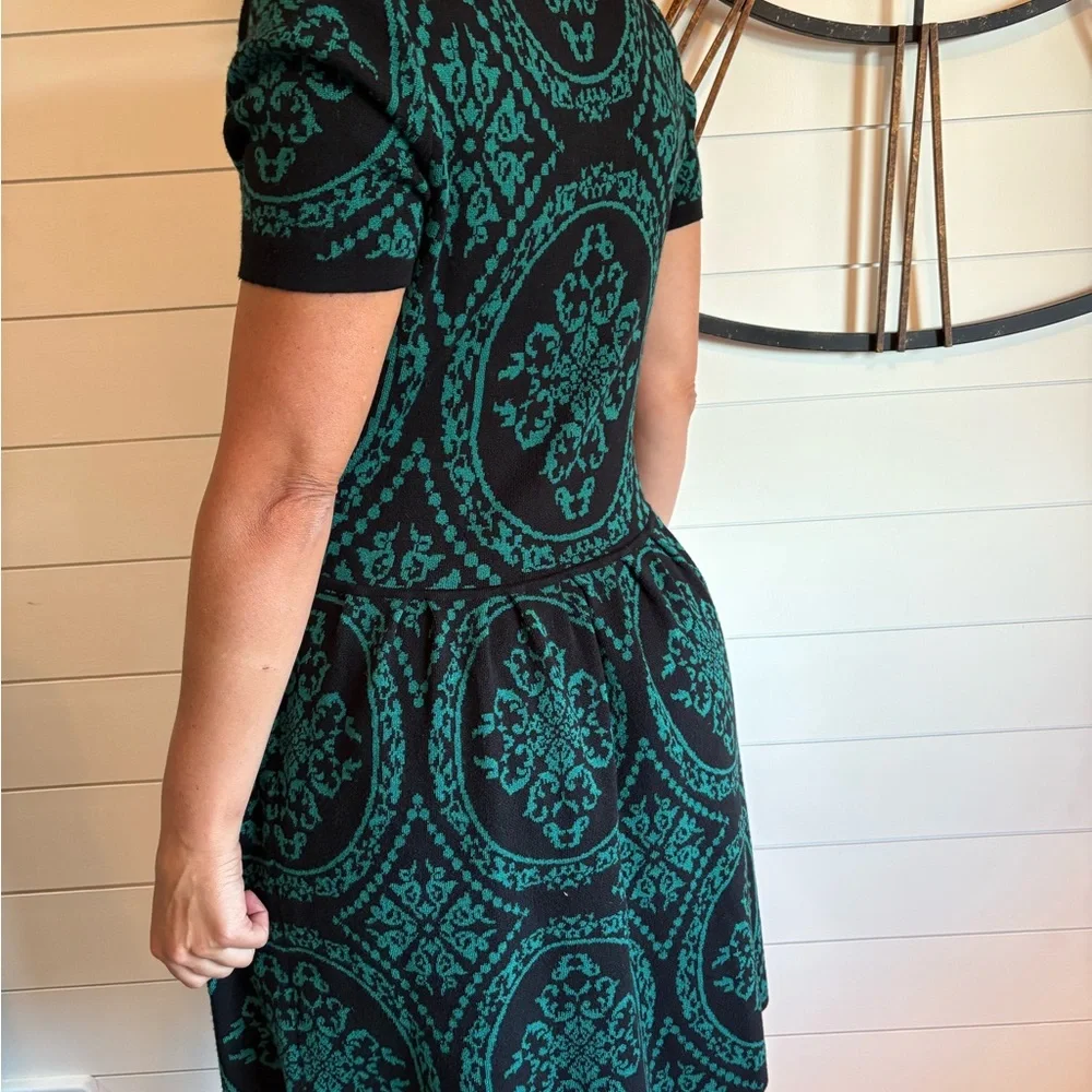 Romeo & Juliet Couture Black and Green Brocade Knit Dress - Picture 4 of 8